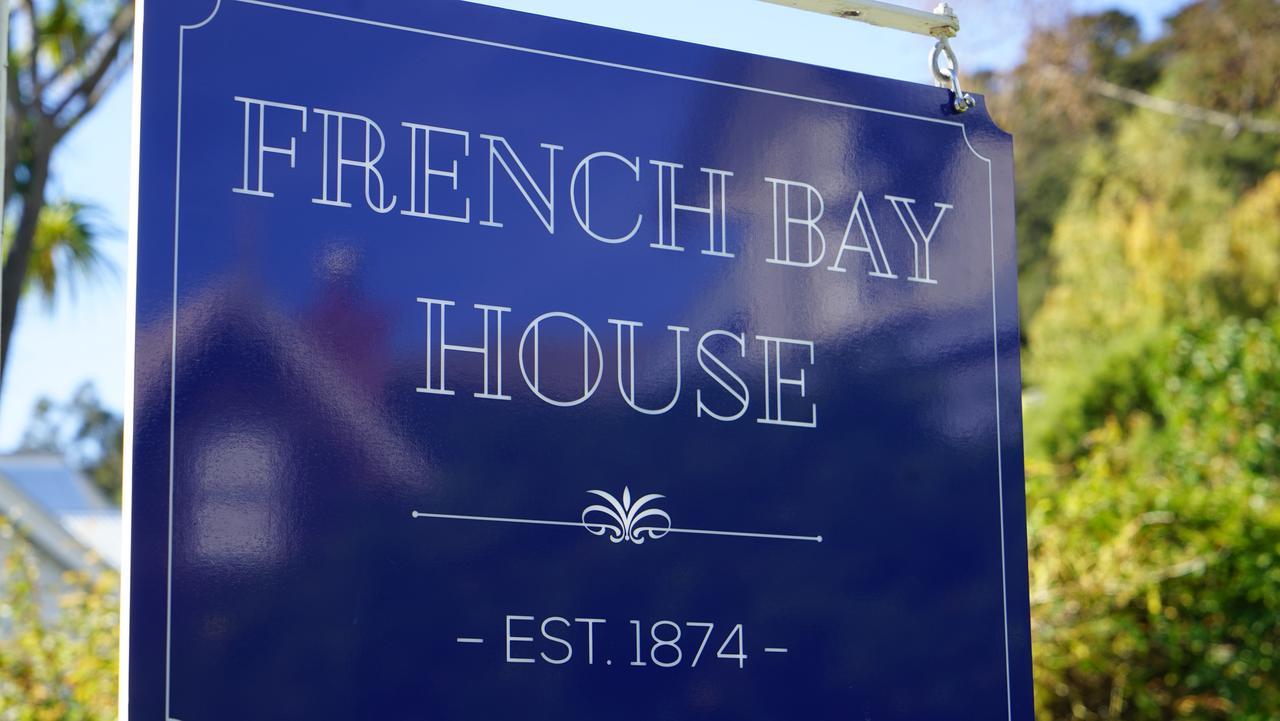 مبيت وإفطار أكارو French Bay House المظهر الخارجي الصورة